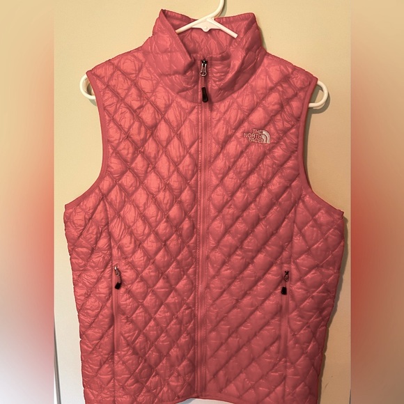 North Face lightweight orange vest size large - Picture 2 of 4